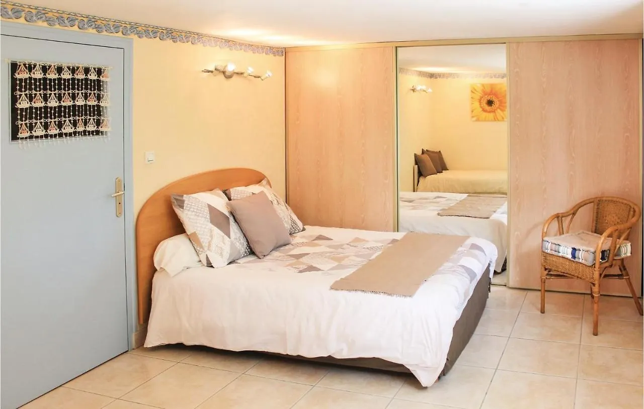 Gorgeous Apartment In Muzillac With Kitchen